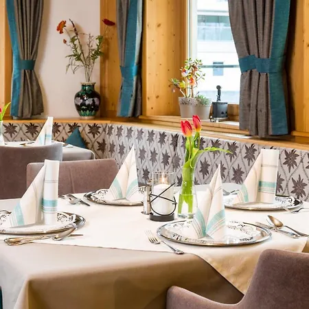 ホテル ガストフ ツム シュワネン