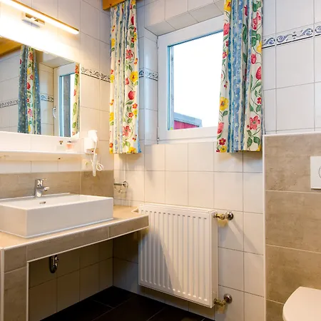 Zum Schwanen Otel 3*